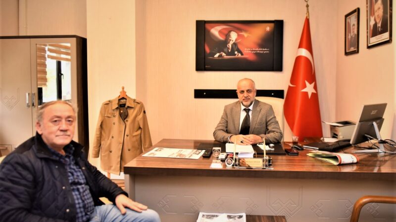 Altıeylül Belediyesi Başkan Yardımcılığı görevine başlayan  Dr. Mehmet Uslu’yu makamında ziyaret ederek  yeni görevinin hayırlı olmasını diledik..