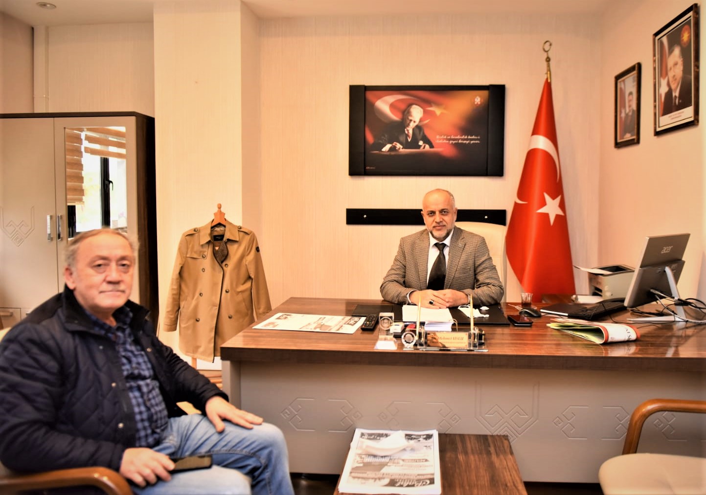 Altıeylül Belediyesi Başkan Yardımcılığı görevine başlayan  Dr. Mehmet Uslu’yu makamında ziyaret ederek  yeni görevinin hayırlı olmasını diledik..