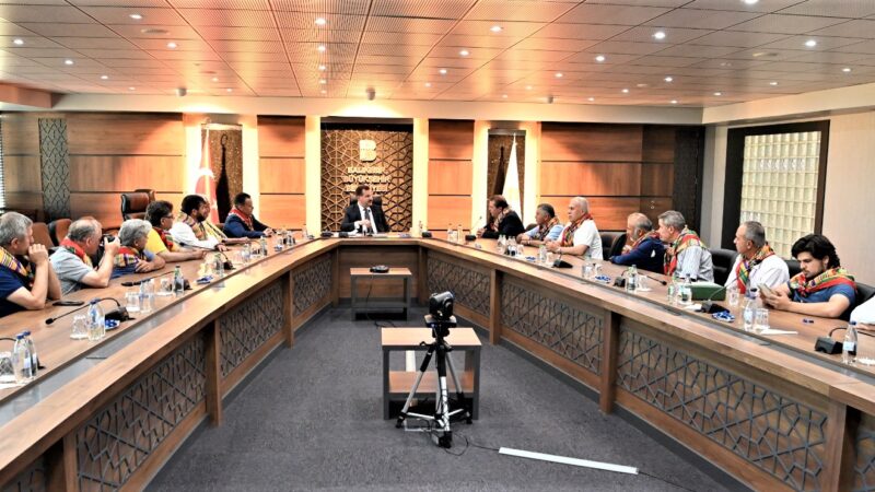 Balıkesir Yörük Türkmen Federasyonu olarak Büyükşehir Belediye Başkanımız Sn Yücel Yılmaz’ı makamında ziyaret ettik