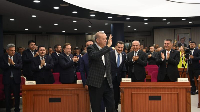 Cumhurbaşkanı Erdoğan, toplu açılış töreninin ardından AK Parti Balıkesir Genişletilmiş İl Danışma Meclisi Toplantısı’na katıldı.