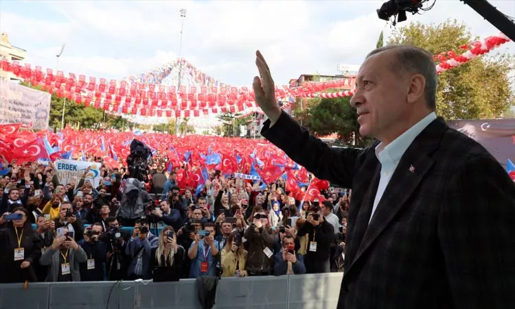 Toplu açılış töreni için Balıkesir’e gelen Cumhurbaşkanı Erdoğan’ı vatandaşlar coşkuyla karşıladı.
