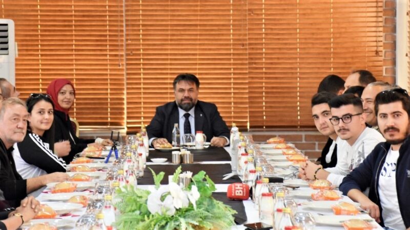 AK Parti Balıkesir İl Başkanı Dt. Ekrem Başaran “10 Ocak Çalışan Gazeteciler Günü”nü kutladı.