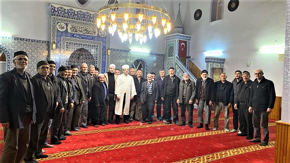 Dursunbey İlçe Müftülüğü “Biz Bir Aileyiz Cuma Gecesi Ailece Camideyiz