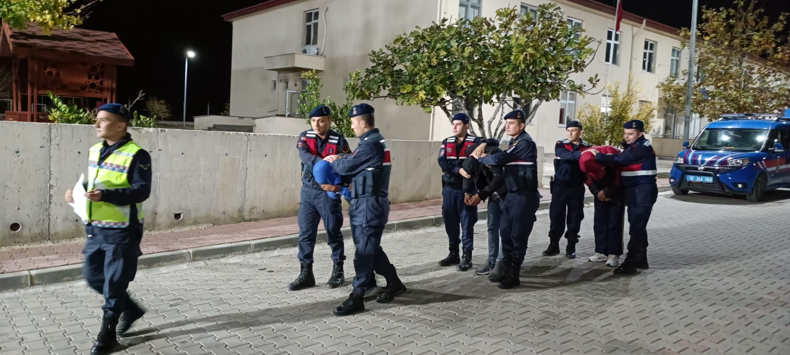 Zeytin Hırsızlıklarına Karşı Alınan Önlemler Sonuç Veriyor: 18 Kişiye Tutuklama