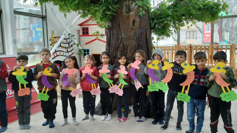 Çocuklarımızın eğlenerek öğrendikleri, el becerilerini geliştirdikleri Çocuk Kütüphanemizde, çeşitli etkinlik ve eğitimler devam ediyor.