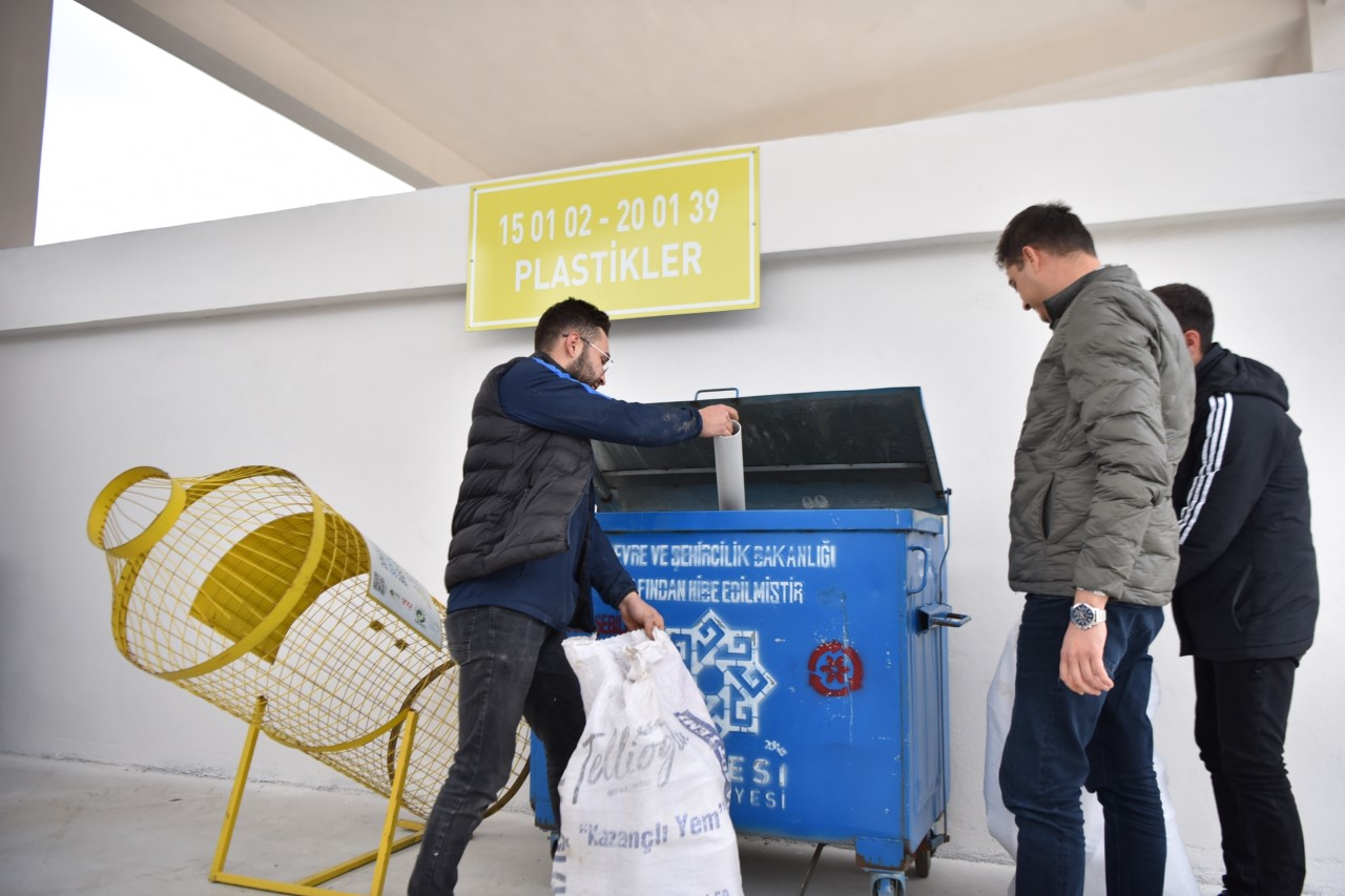 KARESİ BELEDİYESİ ATIK GETİRME MERKEZİ’NE İLK ATIKLAR GELDİ