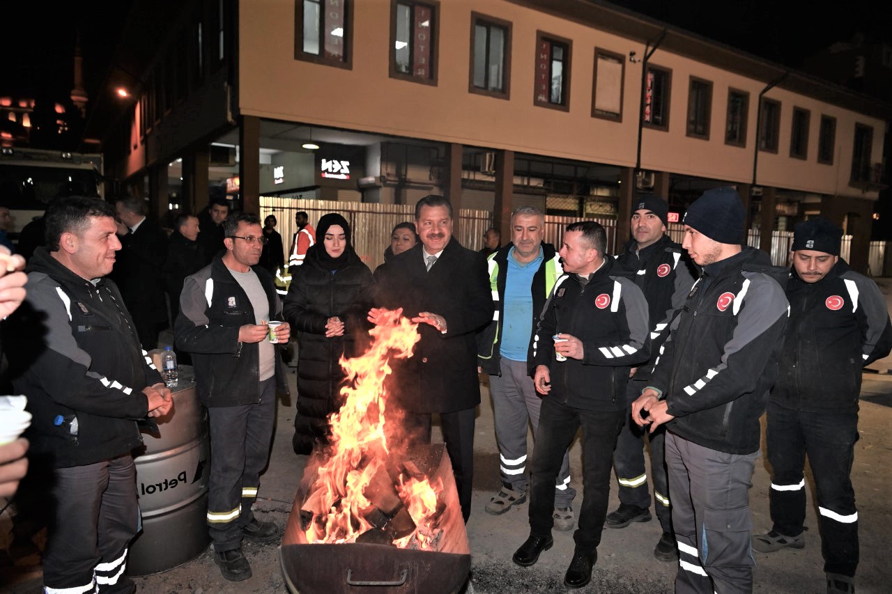 Başkan Yılmaz gece gündüz mesaide