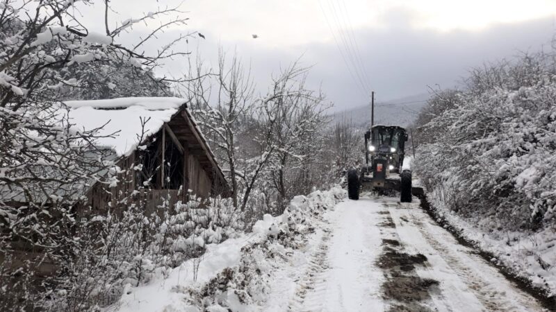 Alaçam ve Dursunbey Orman İşletme Müdürlüğü ekiplerimiz, karla mücadele çalışmasında