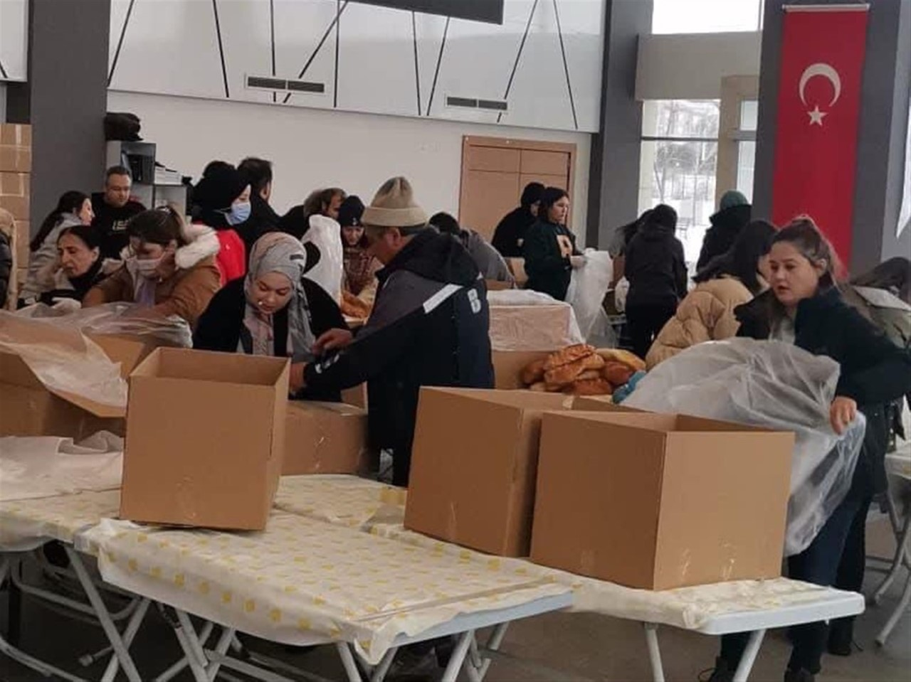 -Büyükşehir yardım gücünü genişletiyor –Gıda yüklü 5 TIR daha yola çıktı