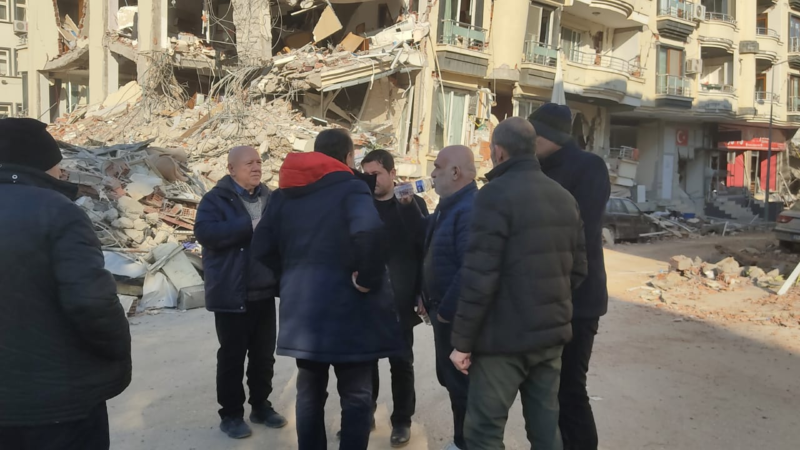 KOLAYLI:  DEPREMDE 15 GAZETECİ YAŞAMINI YİTİRDİ