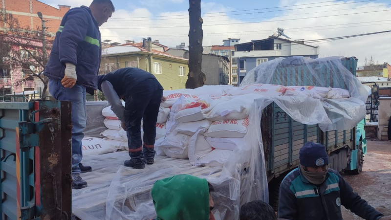 Dursunbey’ 15 Tırlık Yardım Malzemesi Yola Çıktı