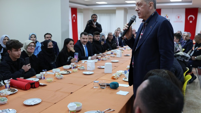 Cumhurbaşkanı Erdoğan, Balıkesir’de depremzedelerle bir araya geldi.