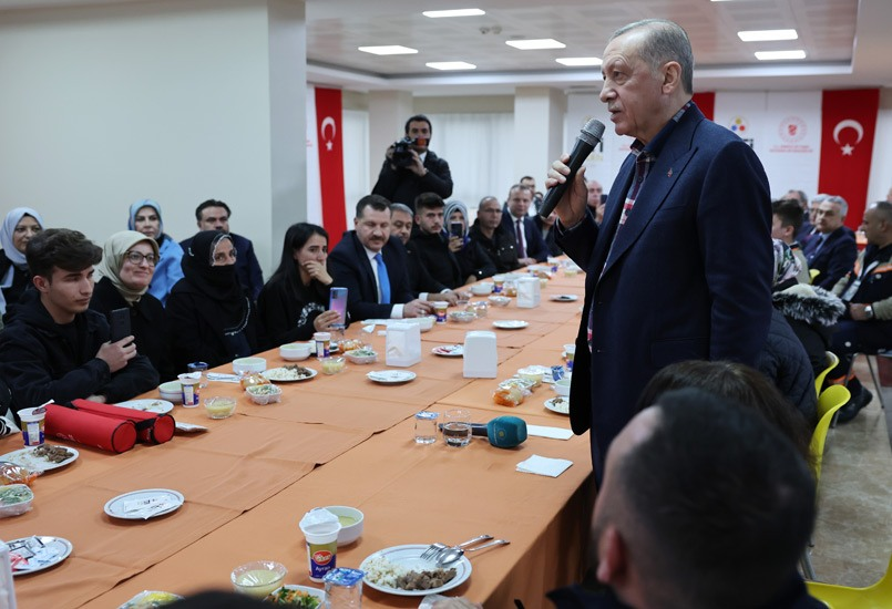 Cumhurbaşkanı Erdoğan, Balıkesir’de depremzedelerle bir araya geldi.
