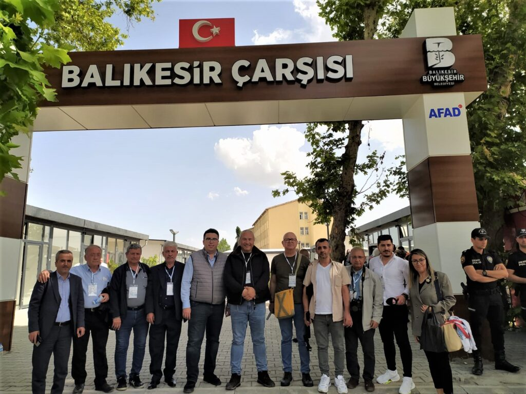 BASINDANTEŞEKKÜR Büyükşehir Belediye Başkanımız Yücel YILMAZ’a Basın Yayın ve Halkla İlişkiler Dairesi Başkanlığına Taner Korkmaz’a Basın müdürümüz Sinan Güden’e Basınımıza sahip çıktıkları için Teşekkür ediyoruz