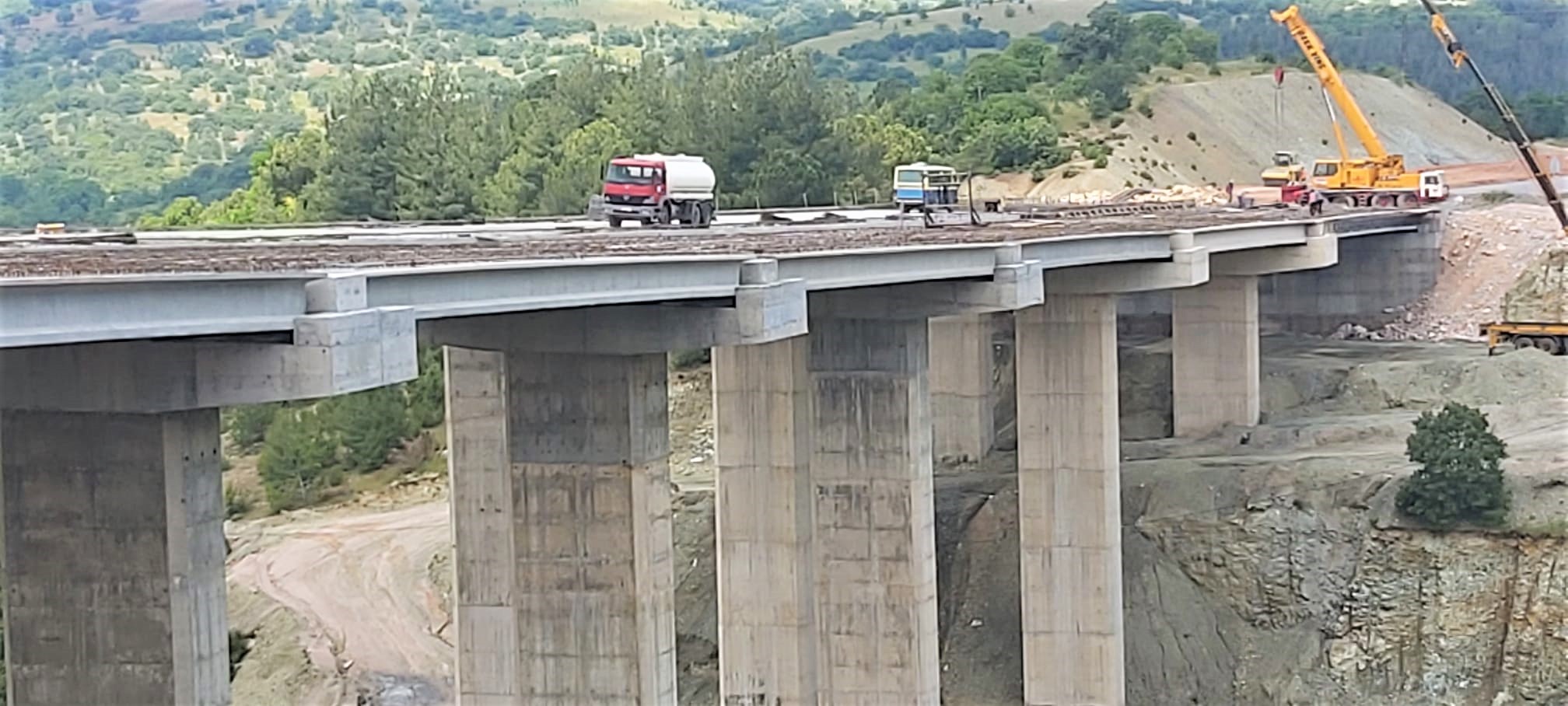 KARAYOLLARI BÖLGE MÜDÜRÜ UMUT AKYAZIDURSUNBEY BALIKESİR YOLU VIYADÜK KAPLUMBAĞA HIZIYLADEVAM EDİYOR