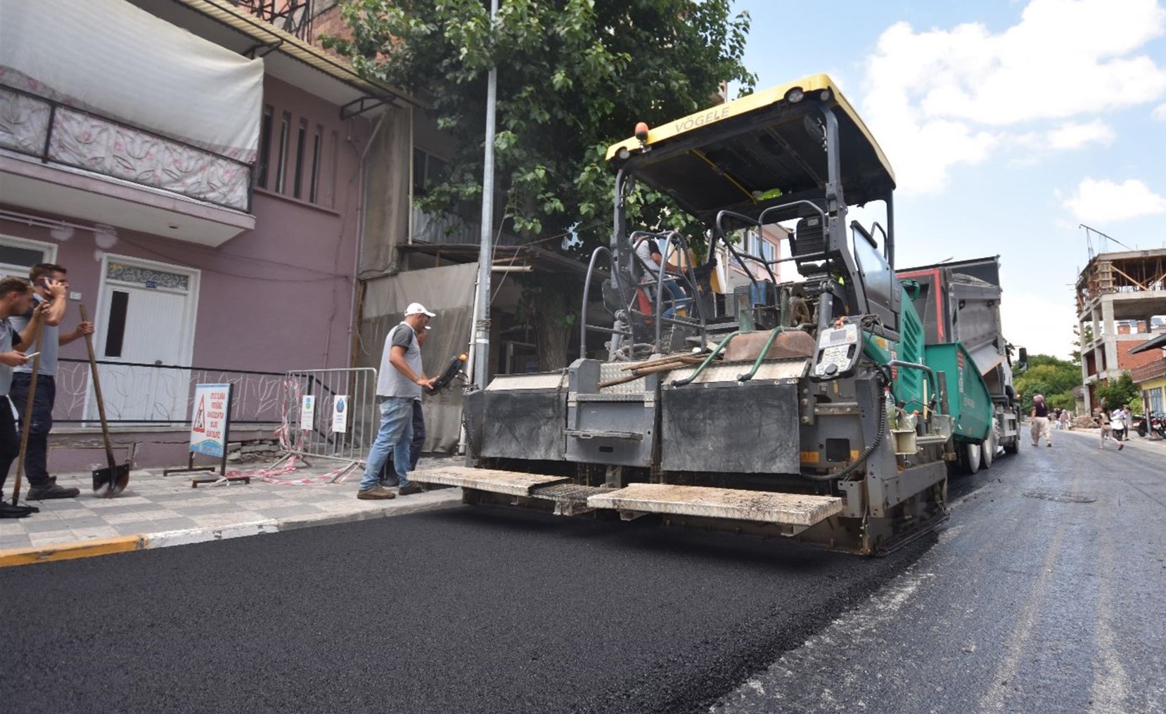 -Büyükşehir, Dursunbey caddelerini konfora kavuşturuyor