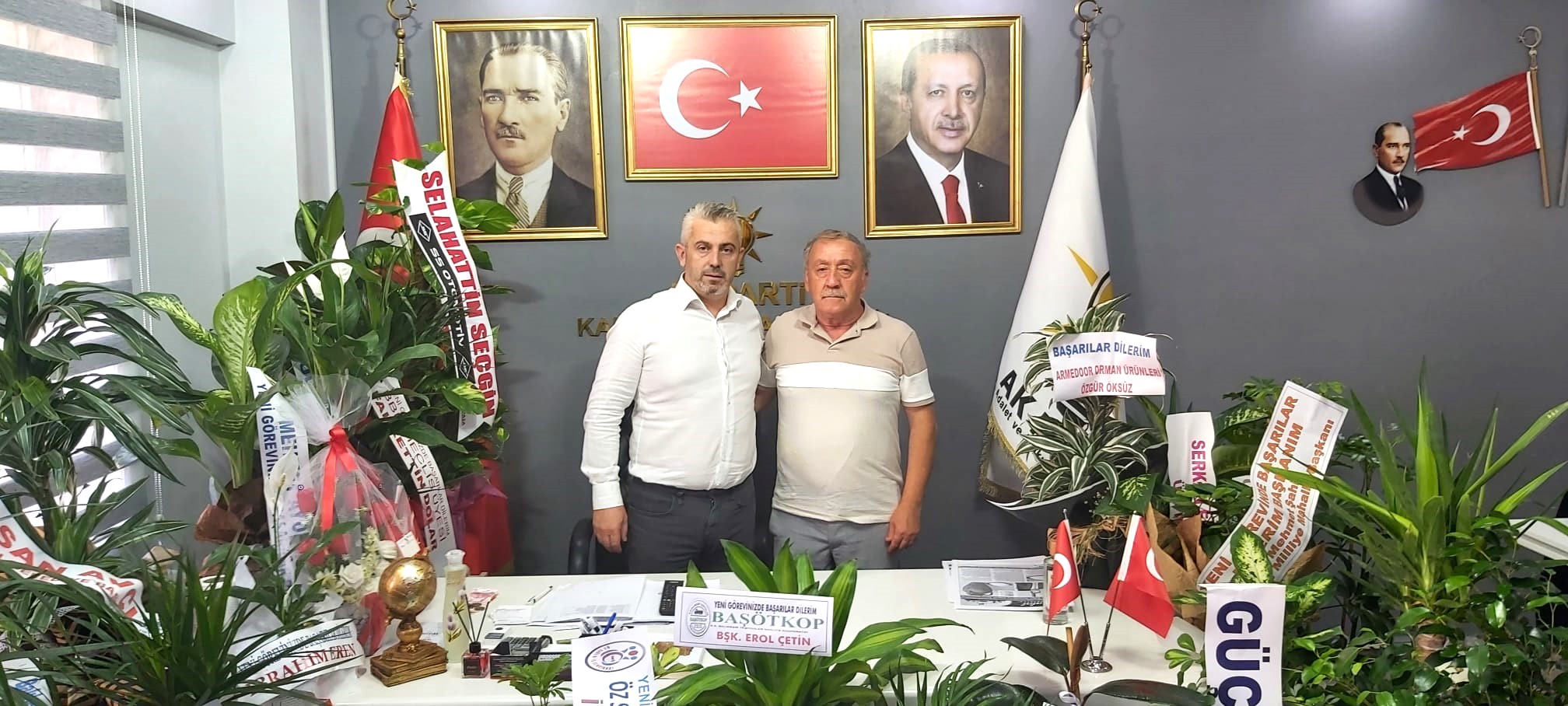 Balıkesir Dursunbeyliler Dernek Başkanı, Balat Gazetesi imtiyaz sahibi Rahmi Kireç AK Parti Karesi İlçe Başkanlığına atanan Hakan Aka’ya hayırlı olsun ziyaretlerinde bulundu