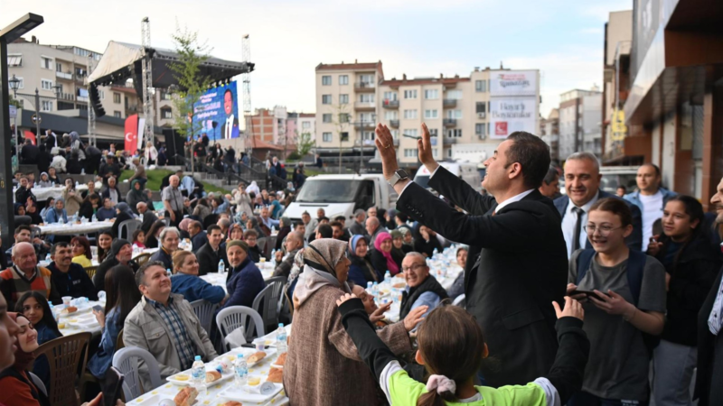 Başkan Akın, on binlerce hemşehrisiyle Kadir Gecesi’nde buluştu