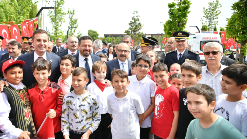 23 Nisan Ulusal Egemenlik ve Çocuk Bayramı Avlu’da düzenlenen programda coşkuyla kutlandı.