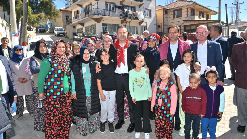 Başkan Ahmet Akın, bayram ziyaretlerini sürdürüyor