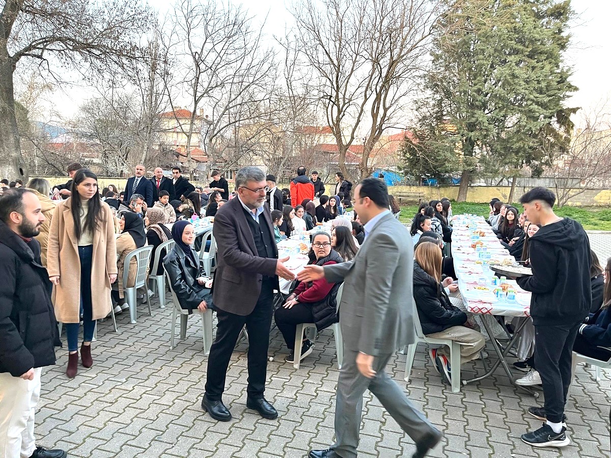 Kepsut Belediye Başkanı İsmail Cankul’Kepsut Anadolu Lisesi İftarı Katıldı