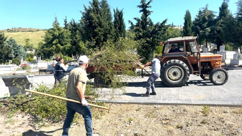 ALTIEYLÜL BELEDİYESİ  BAYRAM ÖNCESİ MEZARLIKLAR BAKIMDA