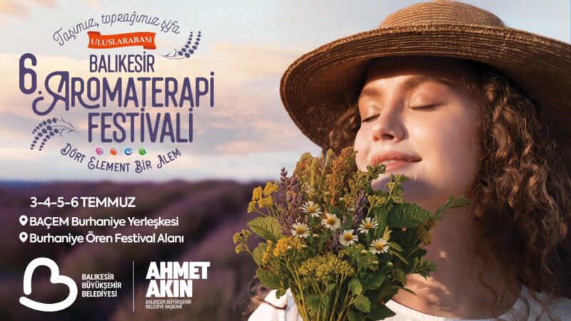 FESTİVALE YAKIŞIR GÖRKEMLİ KORTEJ