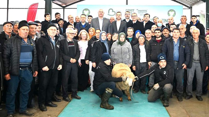 Bigadiçli üreticinin yüzünü Başkan Akın güldürdü