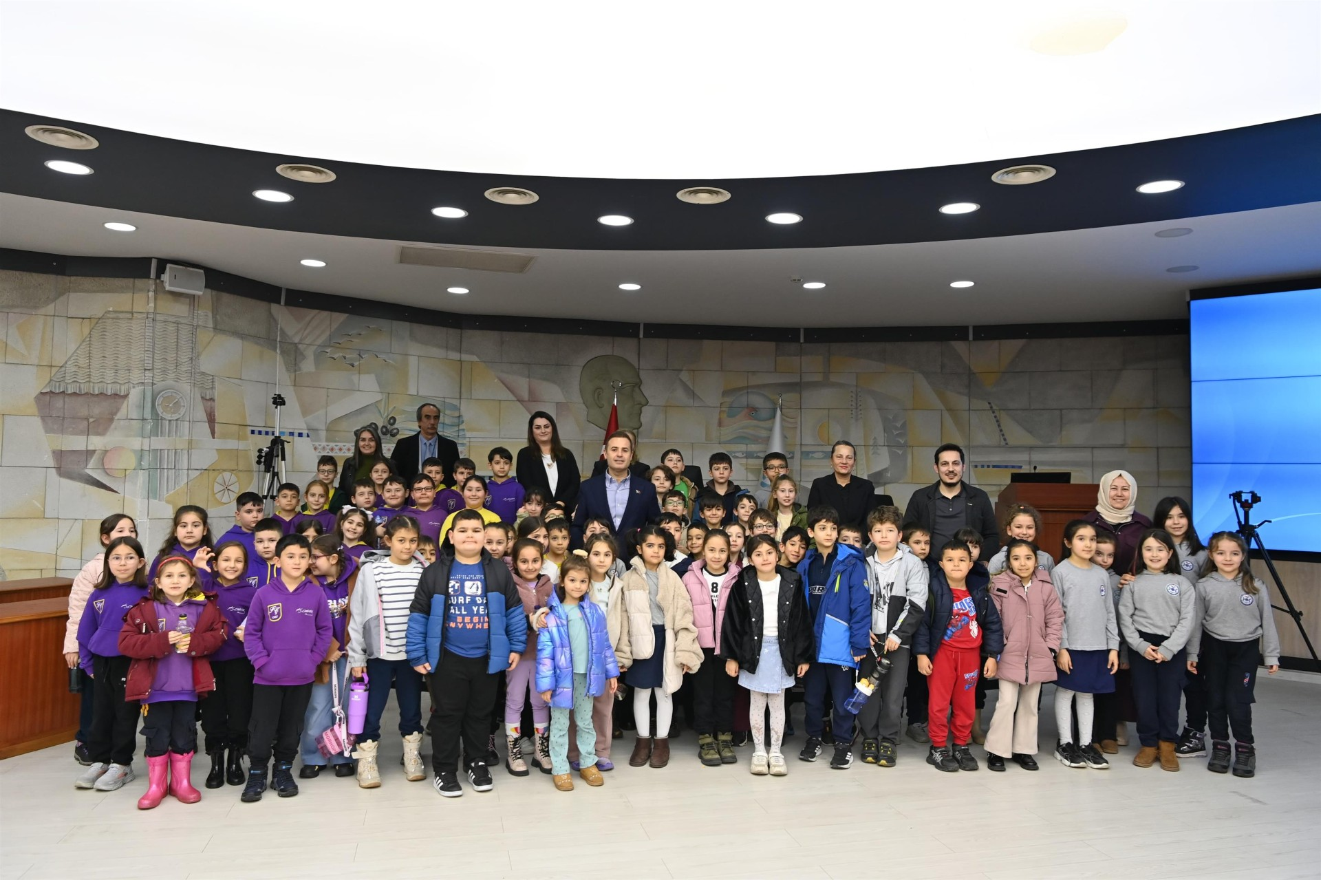 Akın, öğrencileri belediyede ağırladı