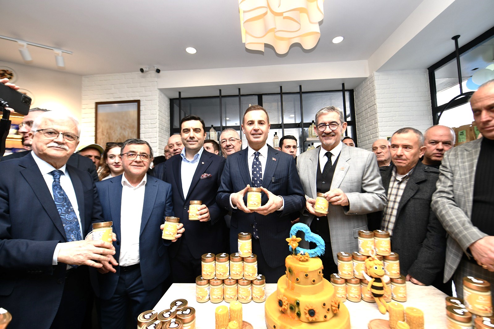 Büyükşehir emeğe değer kattı, Ondan Yerel Market’i hizmete açtı