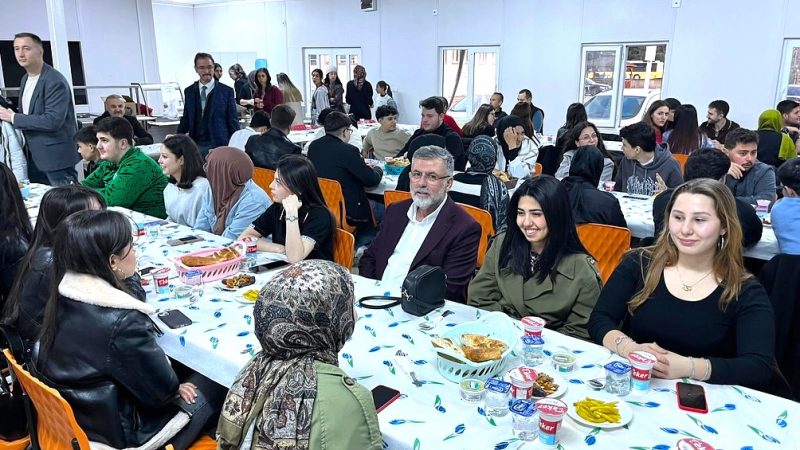 Kepsut’ta Ramazan Bereketi Öğrencilerle Paylaşıldı