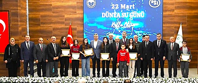 Vali İsmail Ustaoğlu’ndan Dünya Su Günü Sergisine Ziyaret: Başarılı Öğrencilere Ödül