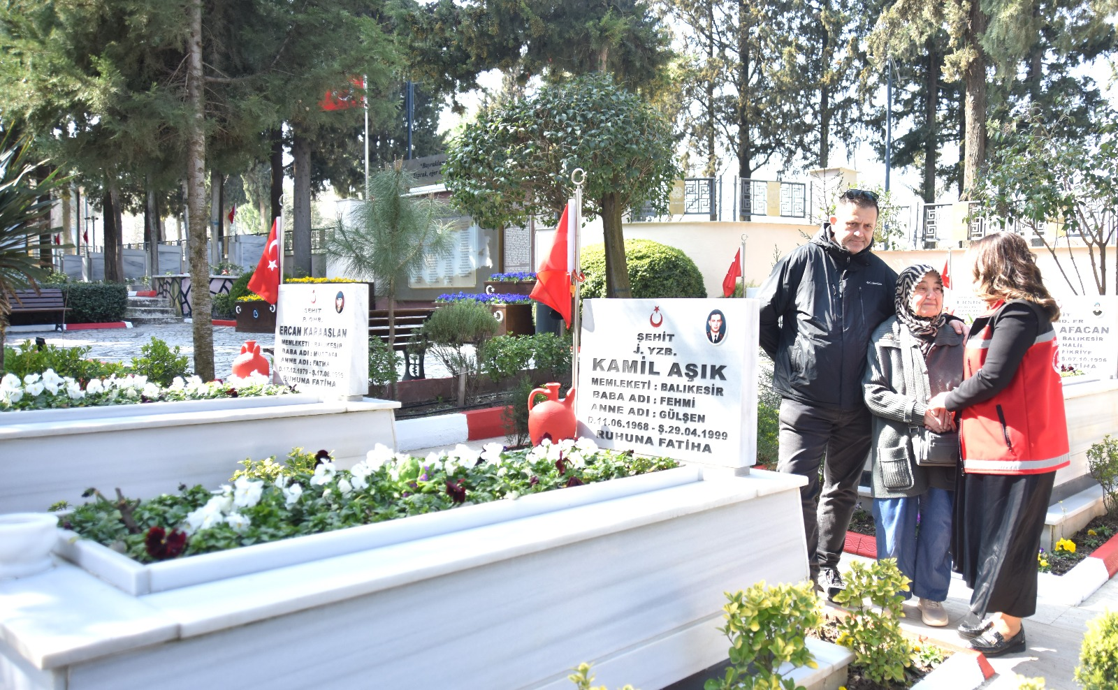 Aile ve Sosyal Hizmetler Bakanlığı tarafından başlatılan; 81 İl genelindeki tüm şehit mezarlarının bakım, onarım ve temizliği seferberliğe