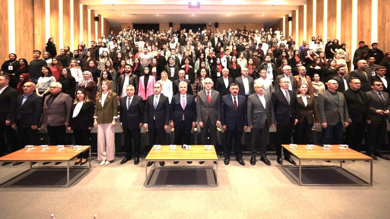 Mustafa Canbey, Bandırma Onyedi Eylül Üniversitesi’nde “Kamu Diplomasisi ve İletişim” Programında Gençlerle Buluştu