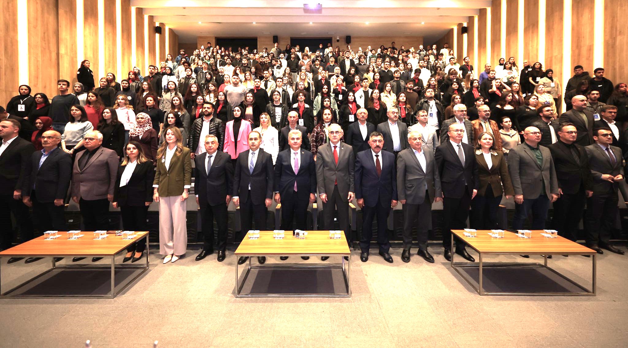 Mustafa Canbey, Bandırma Onyedi Eylül Üniversitesi’nde “Kamu Diplomasisi ve İletişim” Programında Gençlerle Buluştu