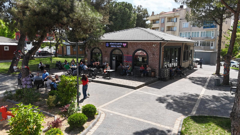 75.YIL PARKI BAHARLA BİRLİKTE VATANDAŞLARIN GÖZDESİ OLDU— ALTIEYLÜL’DE SOSYAL YAŞAM 75. YIL PARKI İLE CANLANDI