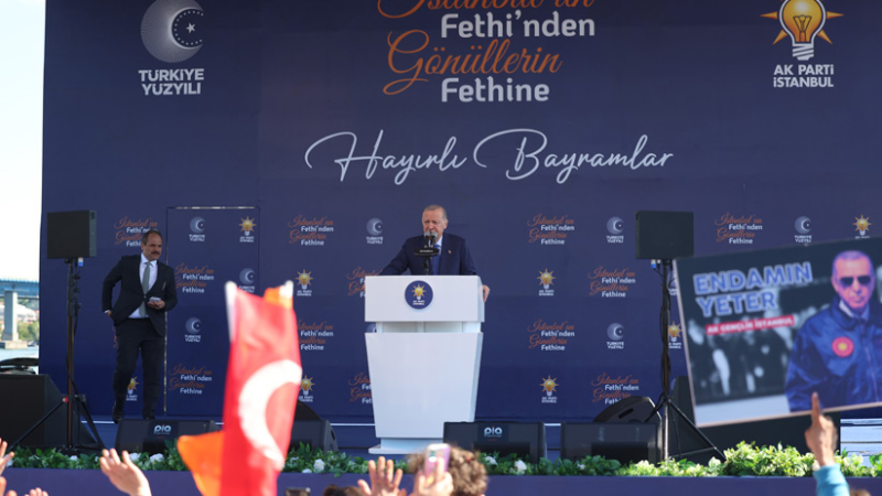 “İstanbul’un fethi, tahrip edilen bir şehrin imarıdır, hayat bulmasıdır”