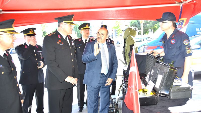 Vali Ustaoğlu, Jandarma Teşkilatı’nın 187. Kuruluş Yıl Dönümü Kapsamında Açılan Tanıtım Stantlarını Ziyaret Etti